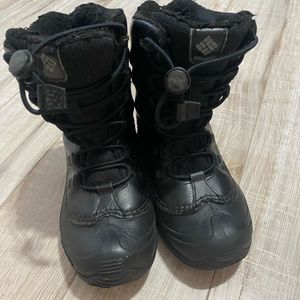 Columbia Kids' Bugaboot Celsius Boot
Style # 1945701
Size: 1 U.S  Color black